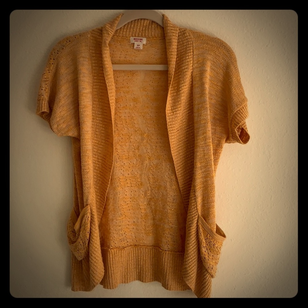 Short sleeve sweater